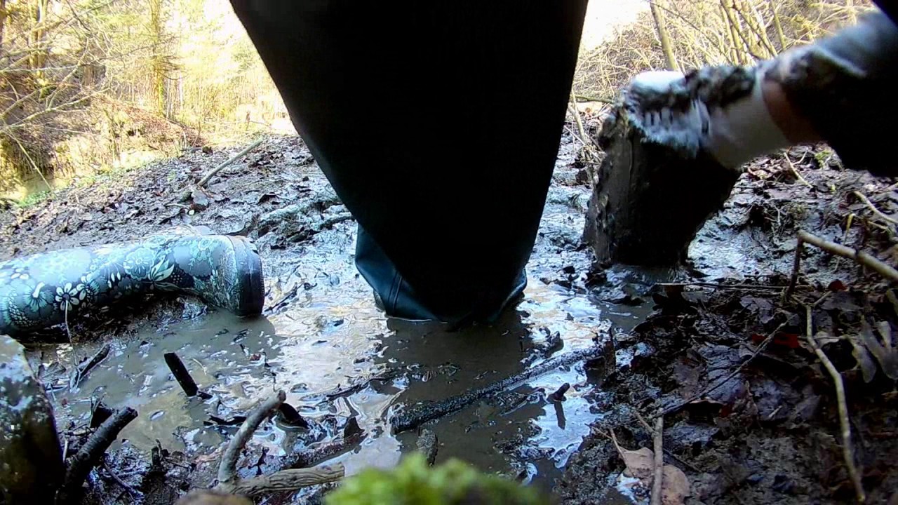 Hunter Wellies Sinking In Deep Mud Part 2