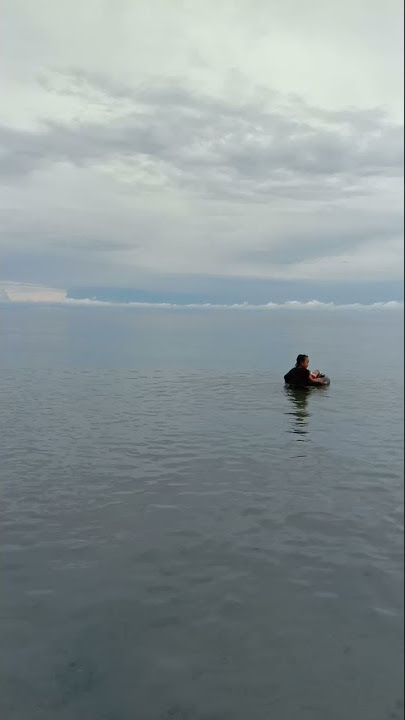 Serasa PANTAI MILIK PRIBADI. Suasana Mendung Pagi Hari dan Ombak yang tenang. #shorts #viral #beach