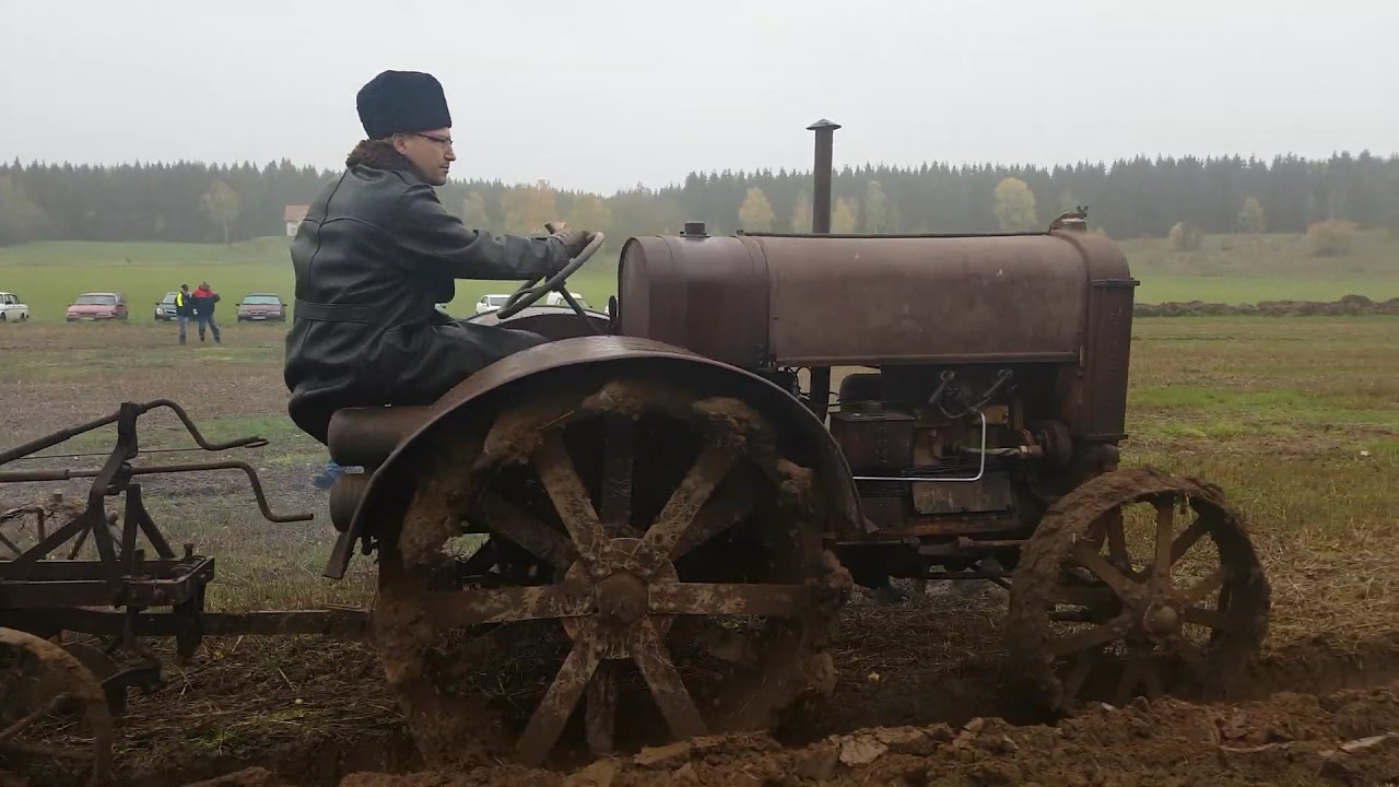 Extremely rare Munktell 22 with two cylinder crude oil engine ploughs