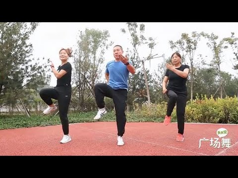 DJ何鹏版《千山万水》火爆网红舞蹈，越跳越上瘾，广场上都在学