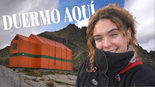 SOLA ENTRE MONTAÑAS ⛰️| Duermo en un refugio en España