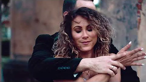 Romantic Bachata Dance: Jeannette and Roy