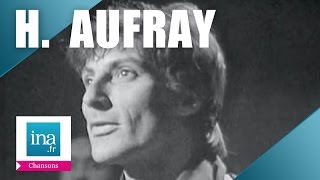 Video thumbnail of "Hugues Aufray "Santiano" (live officiel) | Archive INA"