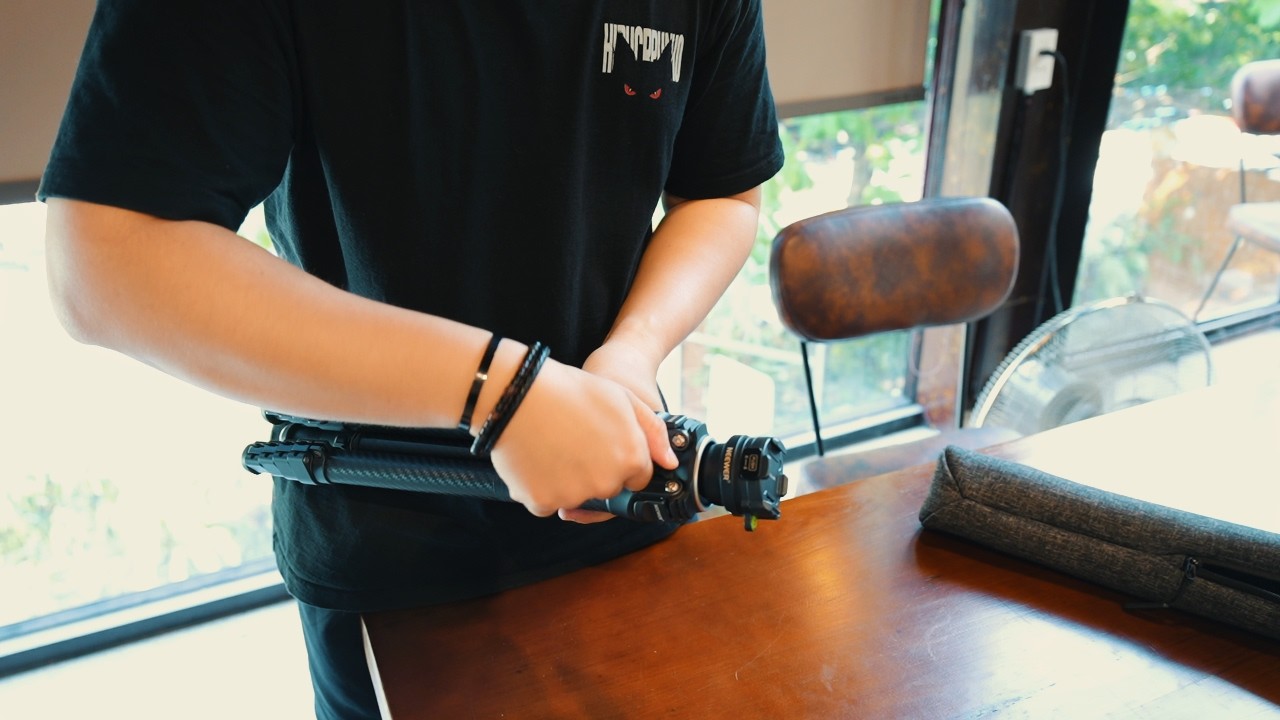 Neewer LT32 - Tripod Carbon mình thích nhất hiện tại | Nhẹ, chắc, đi quay cực sướng