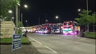 weekend...banyak bus parkir di rest area 519B sragen Jateng.