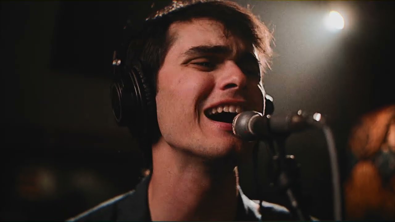 Calder Allen - Fault Lines (Live at Arlyn Studios) adlı videoyu YouTube'da izle Calder Allen - Fault Lines (Live at Arlyn Studios) adlı videoyu YouTube'da izle