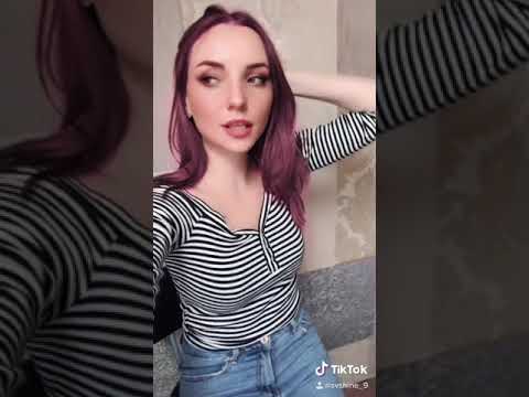 Смуглый отрок бродил по аллеям ахматова. Быть бледной в конце лета благородно откуда. Вдвоём с тобой вдвоём с тобой текст. Ты бродишь по аллеям вдруг он. Женщина уходящая в осень.