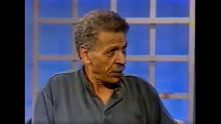 أحمد فؤاد نجم عام 1995: لا تشابه بين سجل أنا عربي و بيانات على تذكرة مسجون