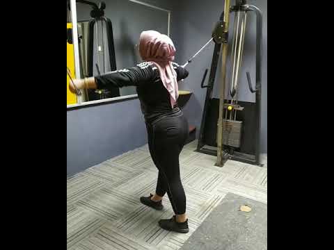 Hijab fitness ( cable crossover flys) 💪😜