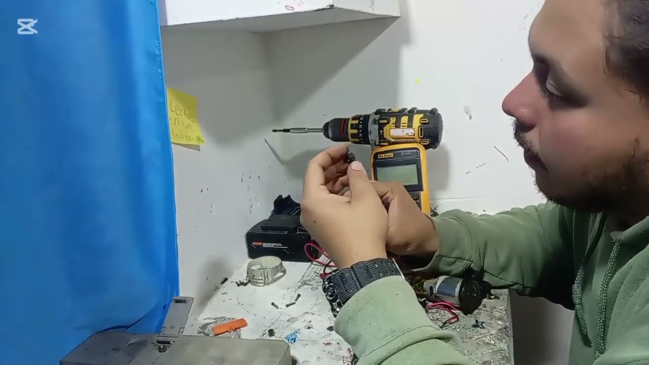 Desarme y arme de un atornillador inalambrico con fin educativo