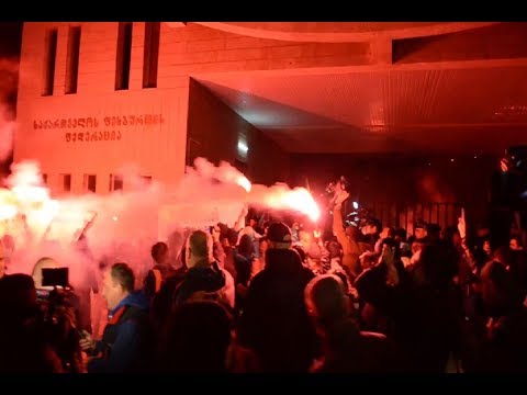 \"ქართულმა მარშმა\" ფეხბურთის ფედერაციასთან ლგბტ პროპაგანდის წინააღმდეგ აქცია გამართა 31/10/2017