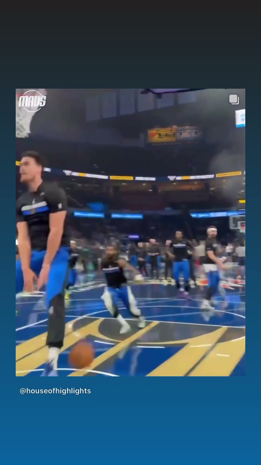 They doing game breakers in warm ups #hoodnews #dallasmavs #kyrieirving #dunk #basketball #omg