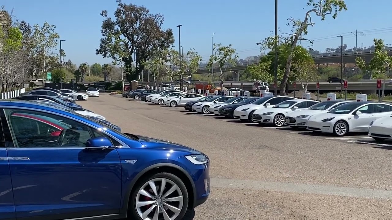 Tesla Charge Station Dozens Of Teslas Charging While At The Fashion 