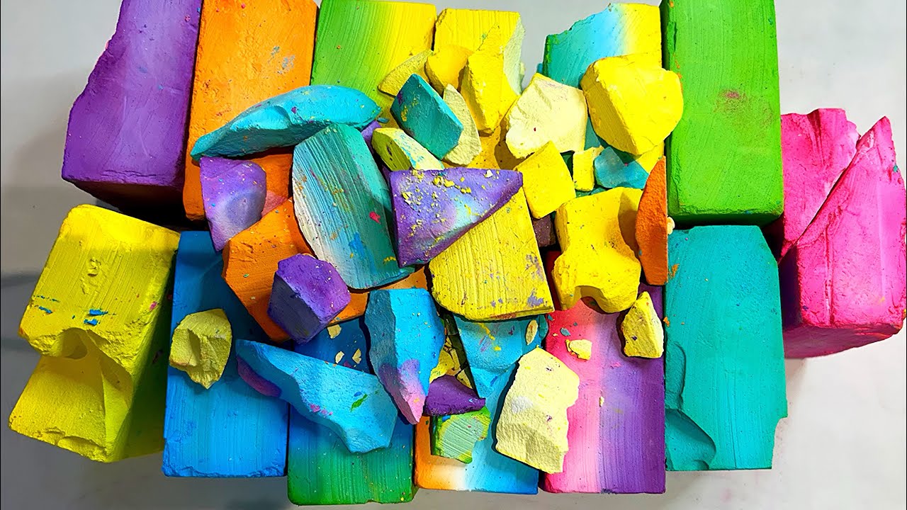Dyed gym chalk ASMR π crunchy π satisfying π©΅ A.A gym chalk & first aid ...