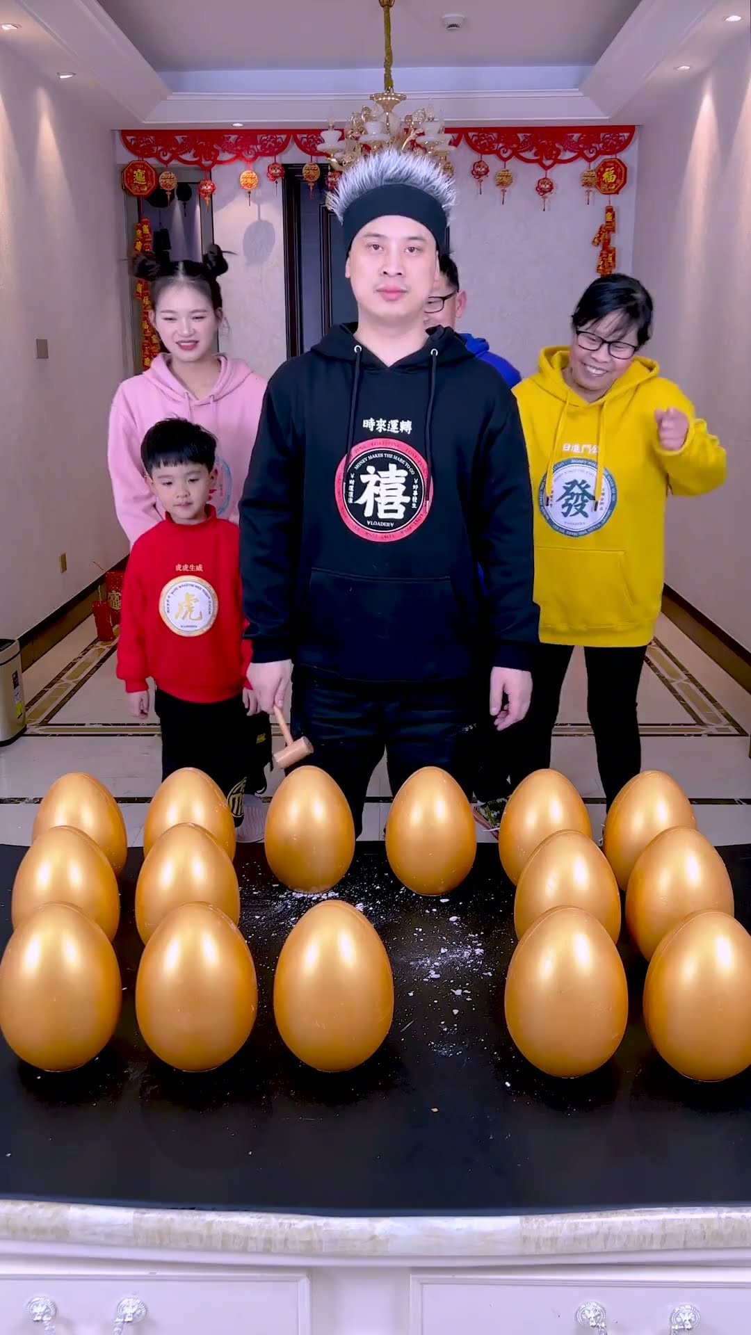 Golden Egg Smashing Challenge! So Relaxing#Funnyfamily#Partygames#Shorts#Challenge