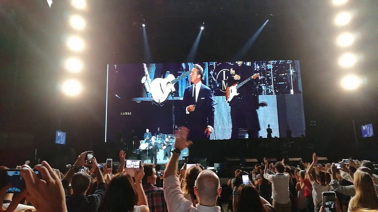 Luis Miguel en Madrid - Intro + Entrada (LIVE) - YouTube