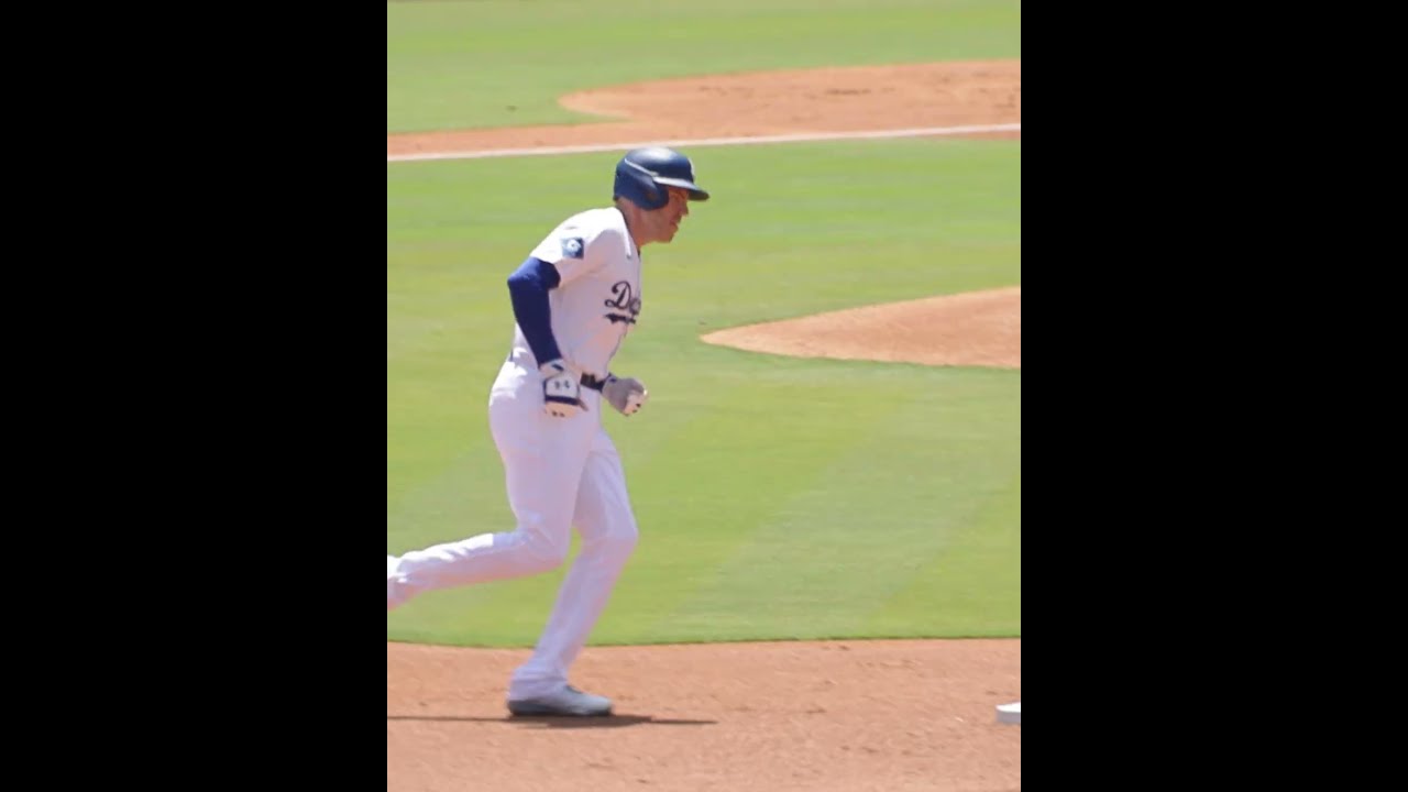 Freddie Freeman Gets The Dodgers On Board With A 3 Run Blast 