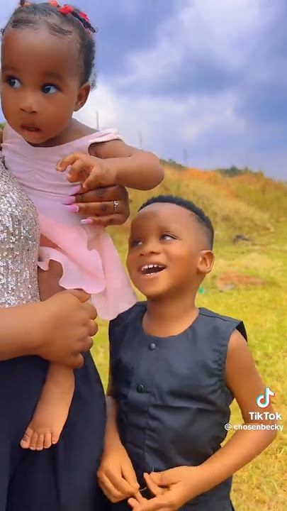 chosen Becky essanyu limutta abaana abatwaala kubanjulira taata waabwe omupya