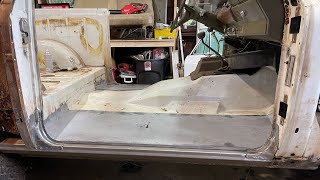 INTERNATIONAL SCOUT II RESTORATION Ep. 9: Wrapping up rockers and front floors