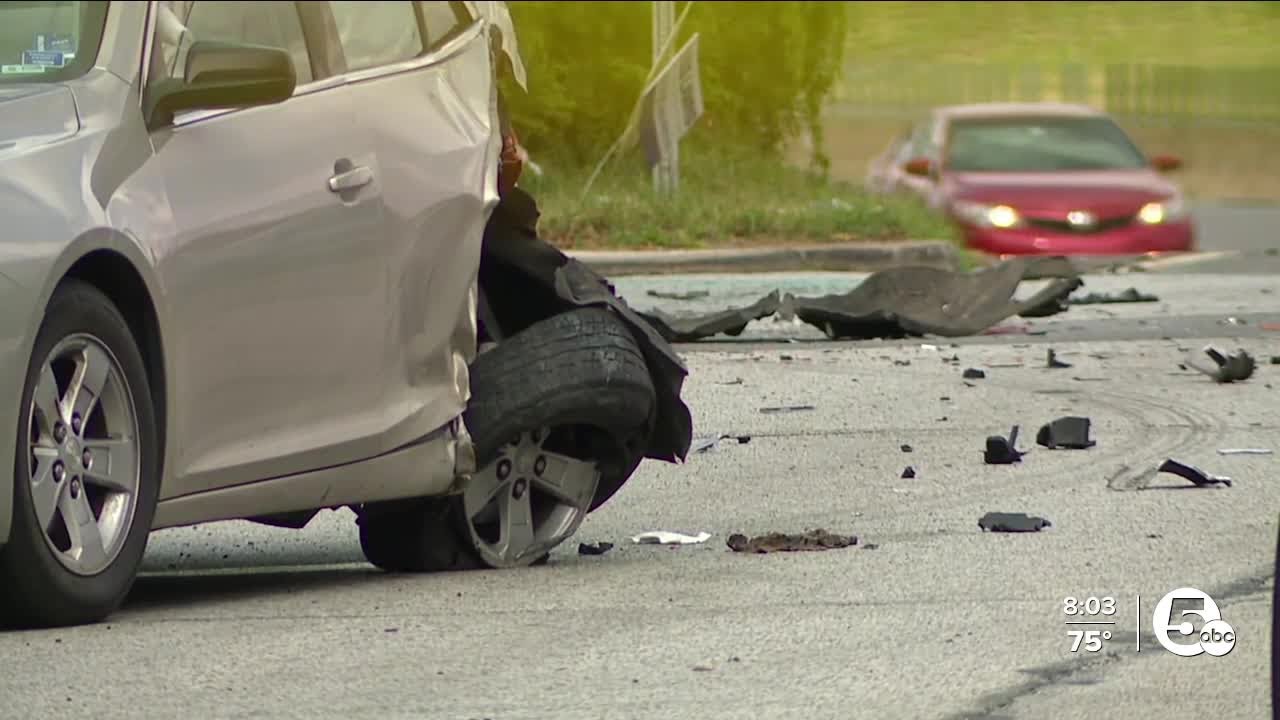 Euclid police chase ends in crash - YouTube