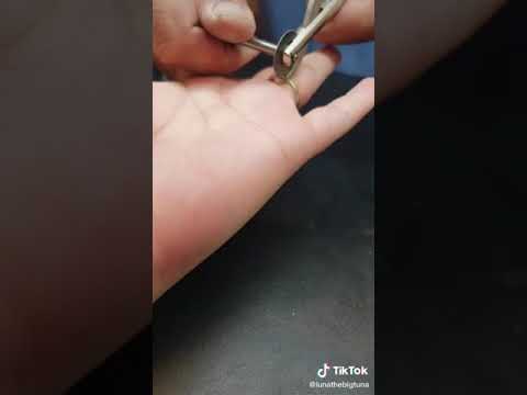 طريقه خلع الخاتم او الدبله