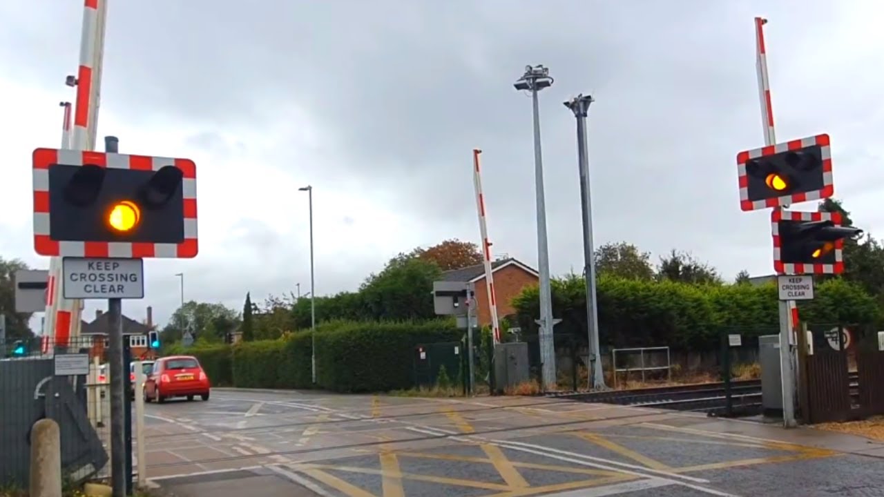 Spalding Woolram Wygate Level Crossing, Lincolnshire - YouTube