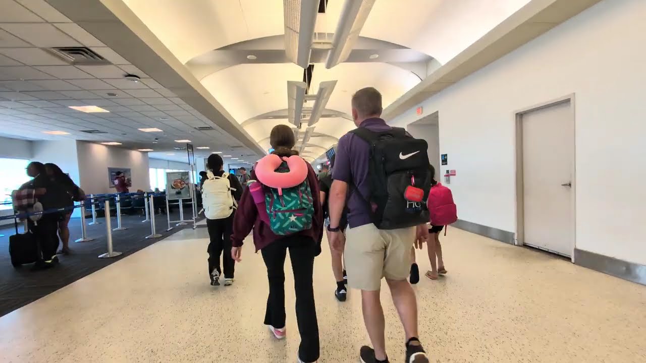 Ultimate IAH - George Bush Intercontinental Airport Tour - 4K Walking - E, C, and D Gates