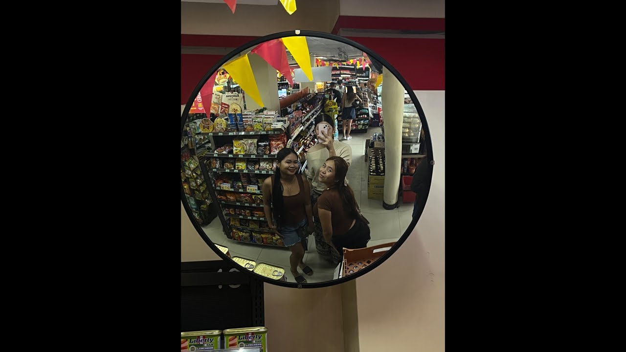 Thrift store with friends✨