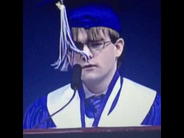 Best valedictorian graduation speech ever given class=