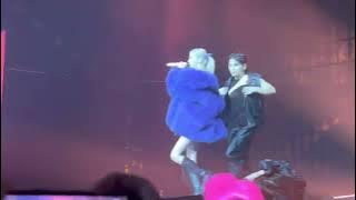 Download lagu [FANCAM] BLACKPINK ROSÉ - 'HARD TO LOVE'   'ON THE GROUND' (Born Pink World Tour 2022 - Hamilton)