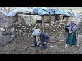 Homelessness in difficult conditions: building a house with stones and mud in the heart of nature