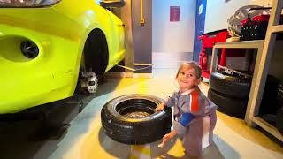 Eva Kidzania'da benzin istasyonunda benzinci oldu, sonra tamirci olup lastik değiştirdi