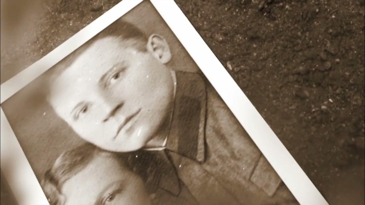 Худи омон. Мама я живой но просто далече. Мама я живой но просто далече. Плакать по ночам. Я живой но просто я далече.