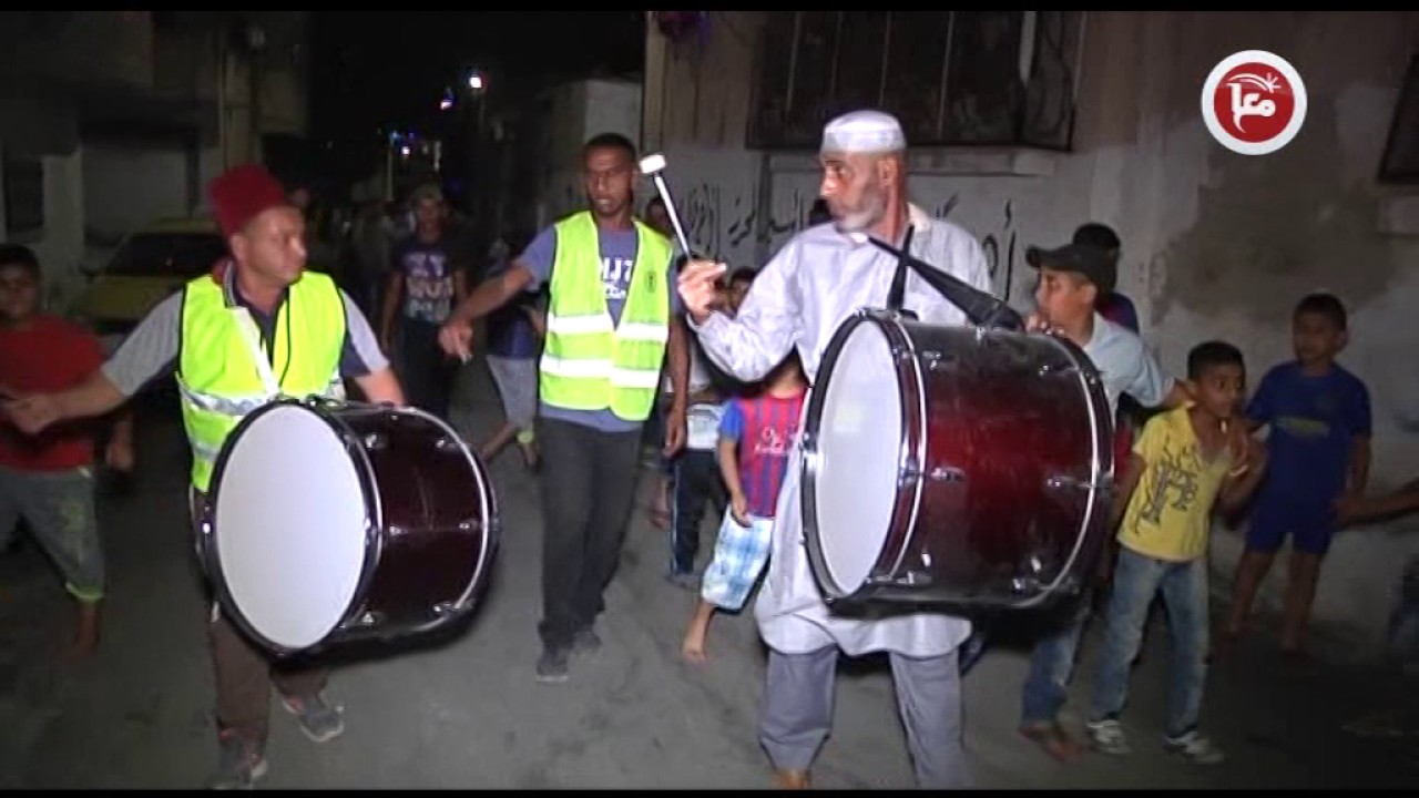 تقرير ايهاب ضميري   المسحراتي ناصر رضوان،، ينير ازقة مخيم طولكرم بصوته الجميل 30 5 2017