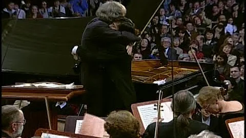 Yundi Li -Chopin Piano Concerto No.1 in E minor, Op.11(2000,HQ) - DayDayNews