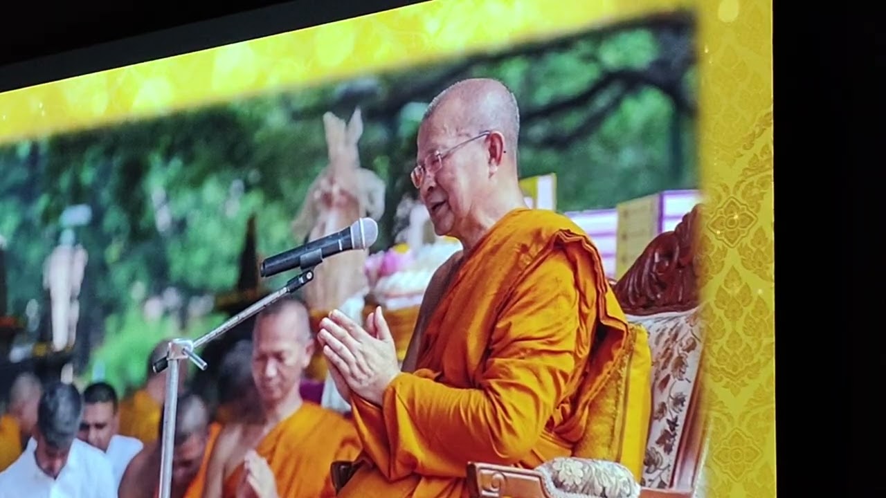 Thailand monk and load buddha prayer in Bodhgaya Mahabodhi temple #thailand 