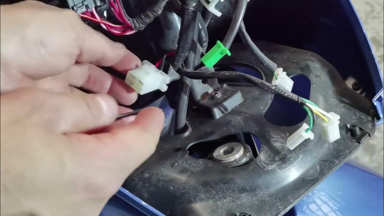 comment démarrer un scooter sans clé idéal pour celui qui a perdu ses clés 😉 YouTube