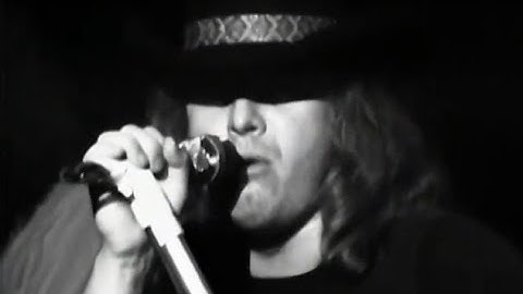 Lynyrd Skynyrd - Gimme Three Steps - 3/7/1976 - Winterland (Official)