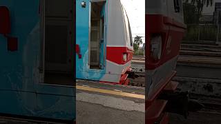 Main jalan aja kan Pintu kabin nya belum di tutup 🗿🤣 #krl #subscribe