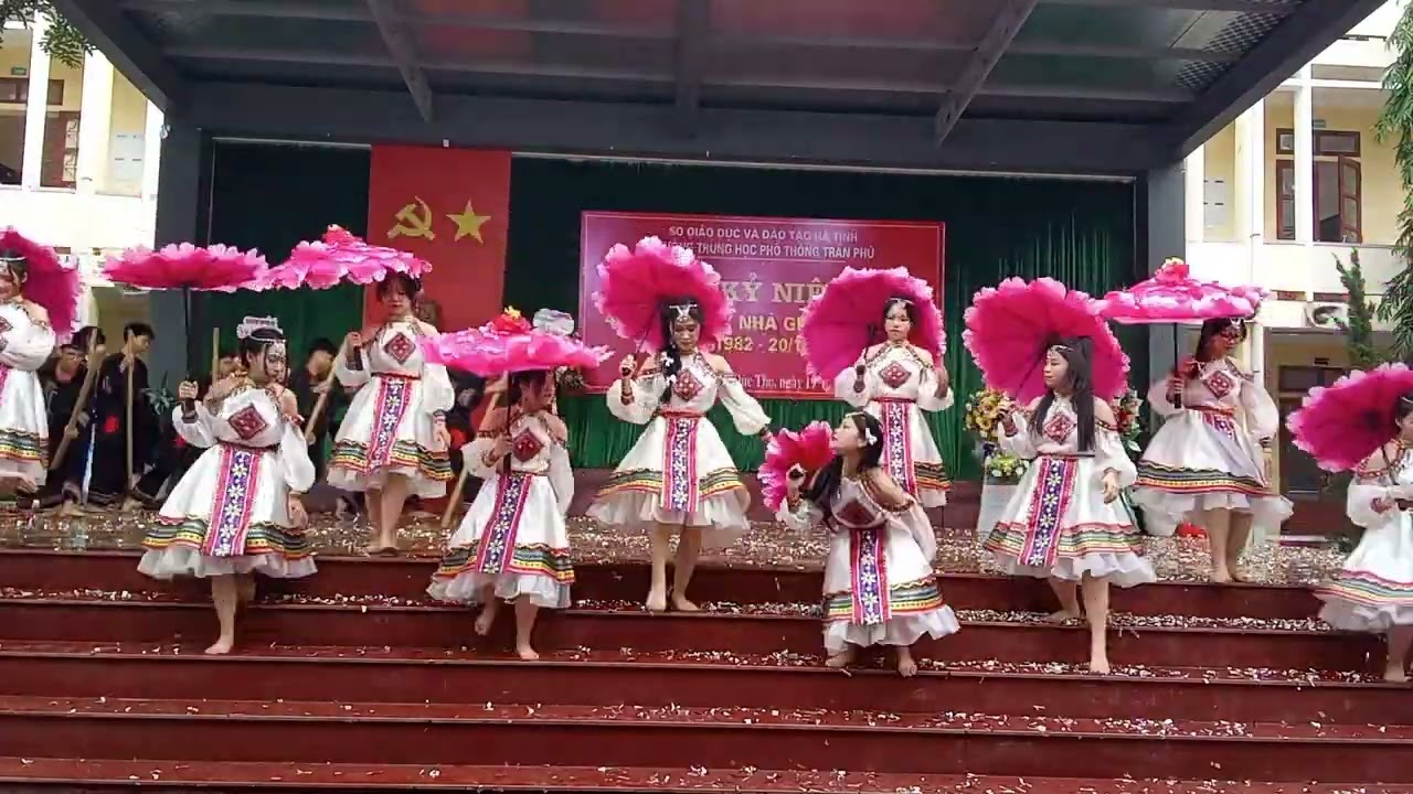 Múa: MY HOME-TÌNH YÊU MÀU NẮNG-ĐỂ MỊ NÓI CHO MÀ NGHE- CHIẾC KHĂN PIÊU-11A5-THPT Trần Phú-Hà Tĩnh