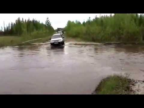 Lada Niva vs Chevrolet  Niva off road in water [4x4]