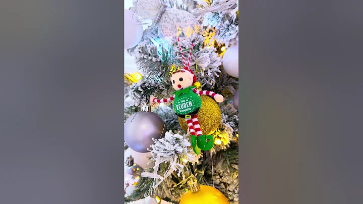 Our house is looking so beautiful with all the Christmas decorations 😍