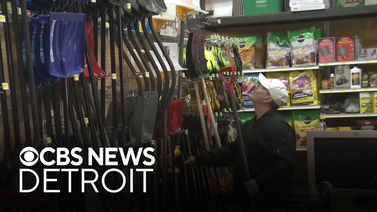 Metro Detroit road crews, residents brace for winter storm - YouTube
