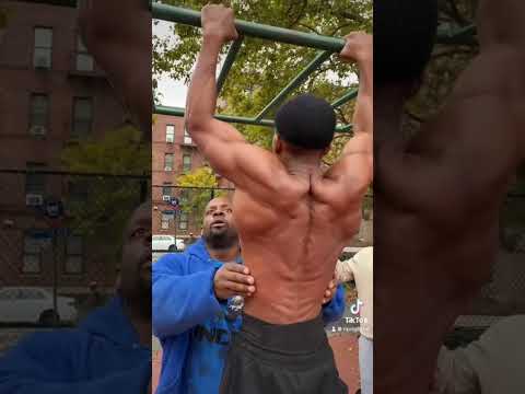 Pro Level Pull Ups | This Move Is Called The Elevator Created By A 300lb Calisthenics Athlete