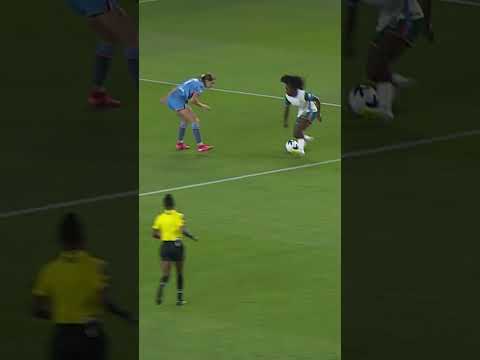Delanie Sheehan with a poised header right in front of goal š