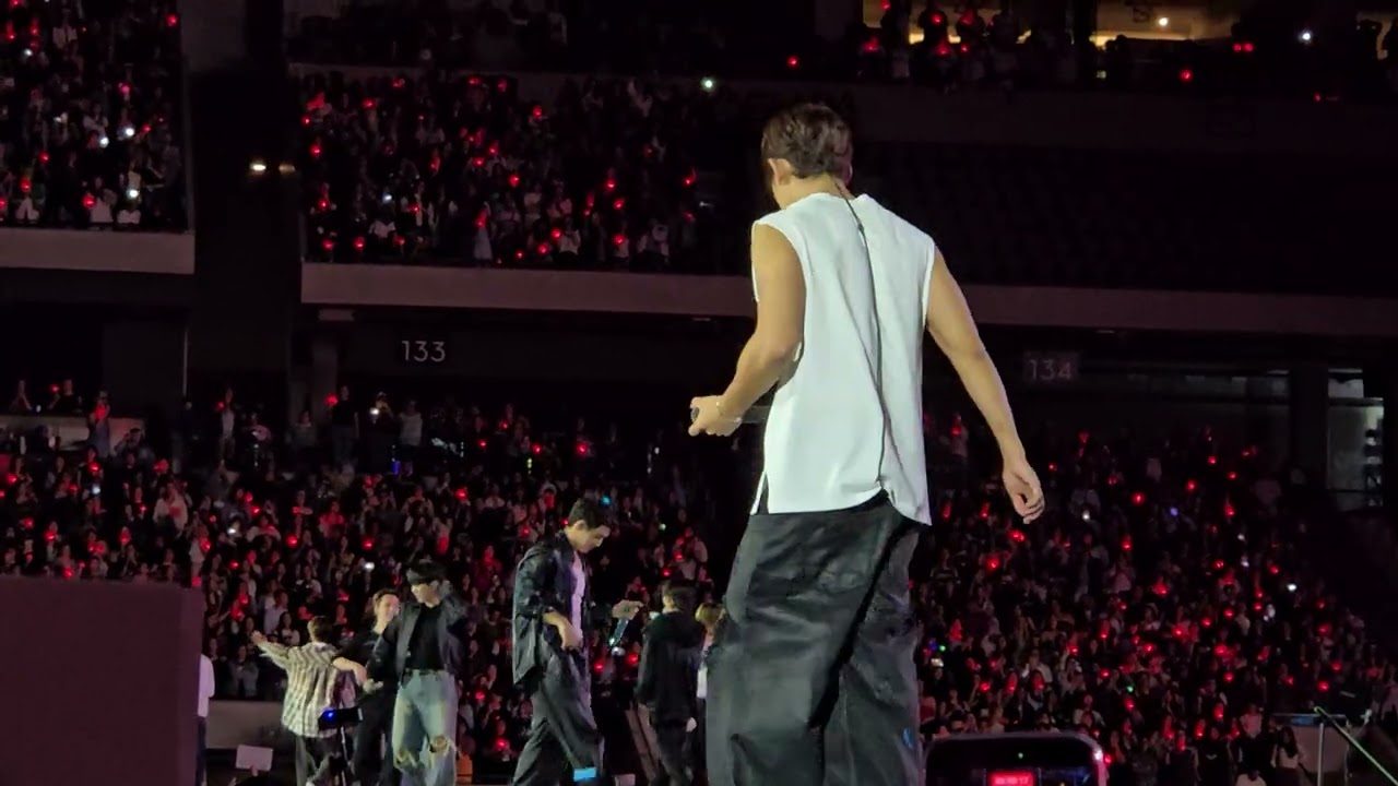 Seventeen New_ Tour LA Day 2 part 32 Ending songs Call Call Call, Left & Right, Spell, etc.