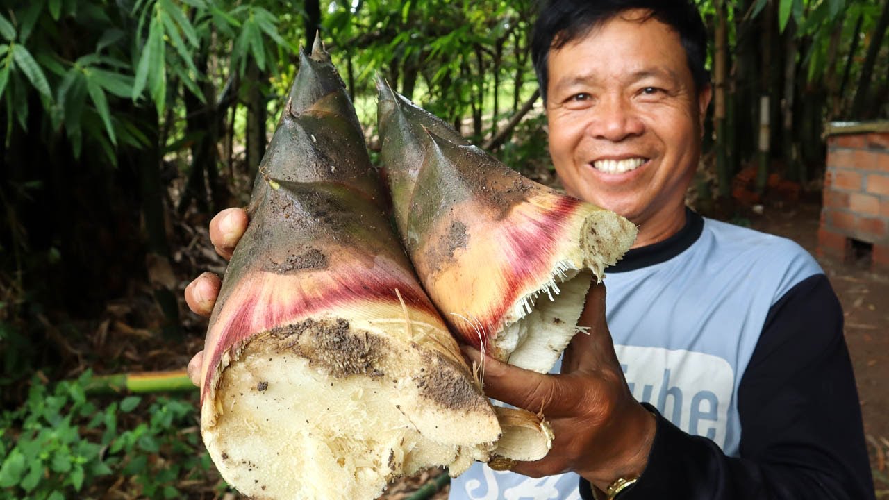 ทำอาหารในป่า  มีสูตรลับ!! หน่ออุ๊ป สูตรครัวป่าไผ่ l ครัวป่าไผ่ SAN CE