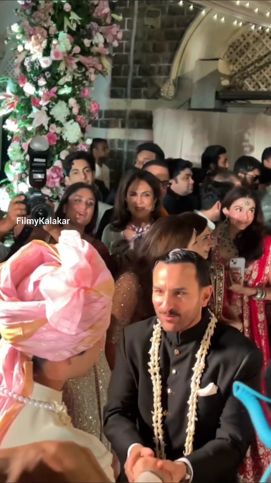#saifalikhan being the respected daamad of Kapoor family ? #filmykalakar #kareenakapoorkhan