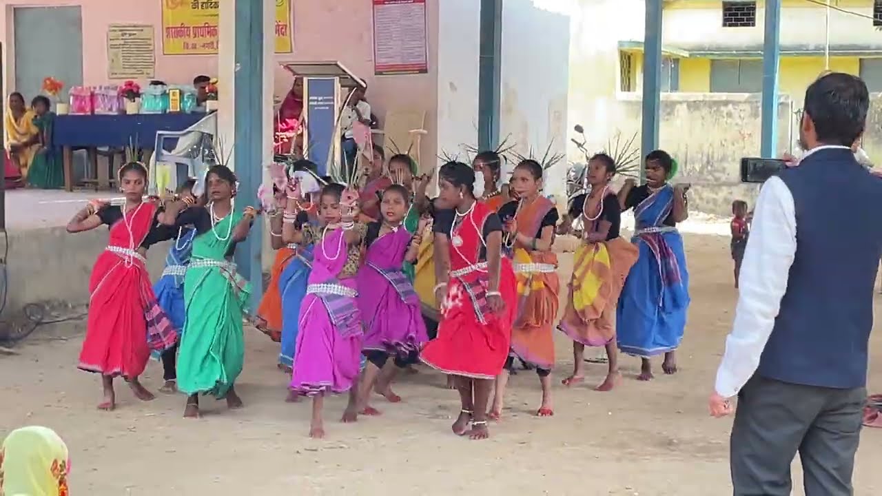 Republic day Special Dance... Sambalpuri dance 🩰..M/S chamenda 🍁🏫..(6th-7th-8th) girls group..🥳👍