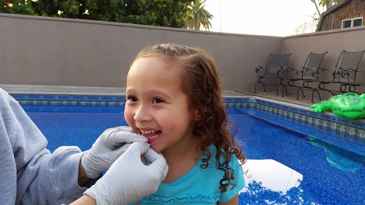Pulling out Kaylie`s 1st loose tooth How to pull out a loose tooth with ...
